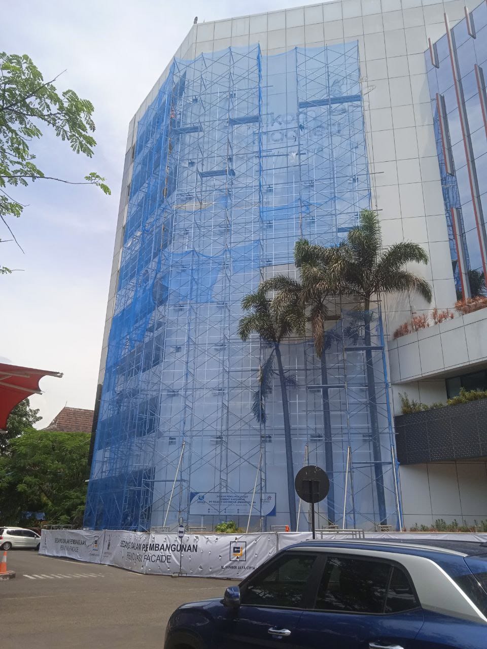 Renovasi Depan Gedung Telkom Bandung